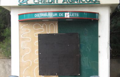 DISTRIBUTEUR AUTOMATIQUE DE BILLETS